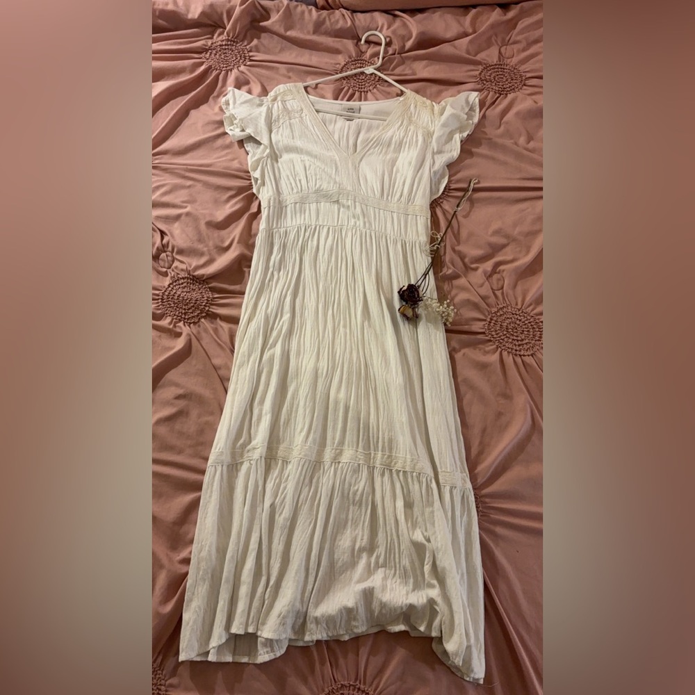 flowy white dress size L 🫶🏼